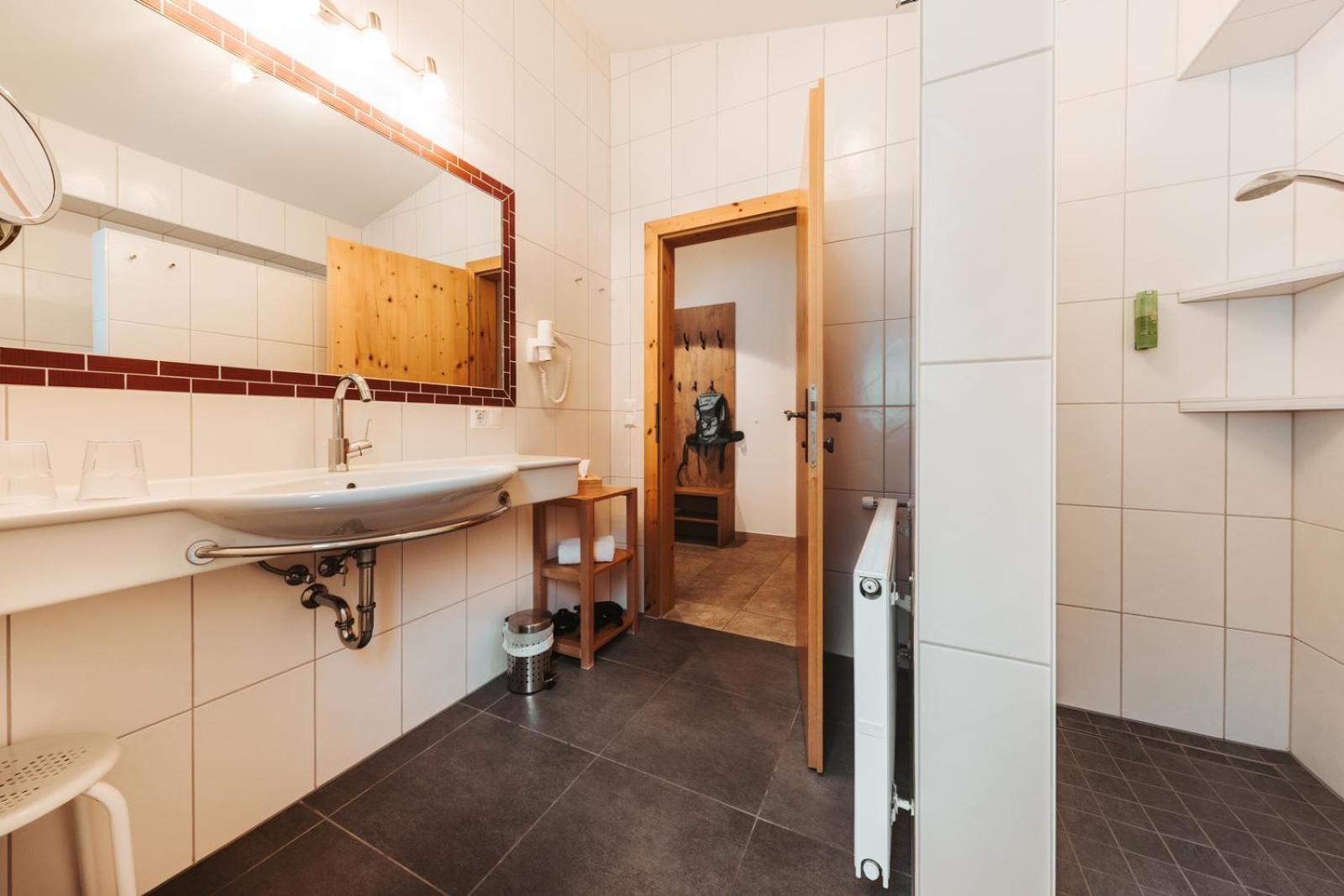 Regitnig - 4 Sterne Hotel Und Chalets Weissensee Eksteriør billede